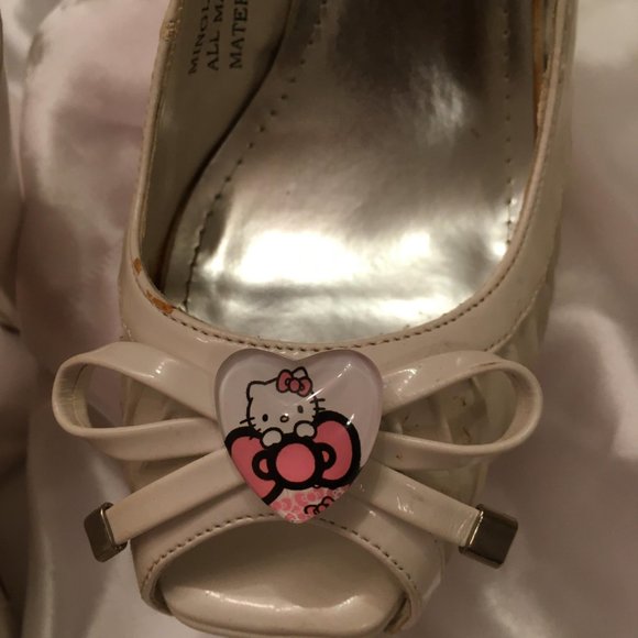 ADORABLE pin up style vintage y2k heels with hello kitty puff hearts! - Picture 12 of 12